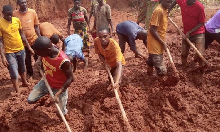 CAMP DE TRAVAIL AU SERVICE DU DÉVELOPPEMENT DE LA PAROISSE GITANGA
